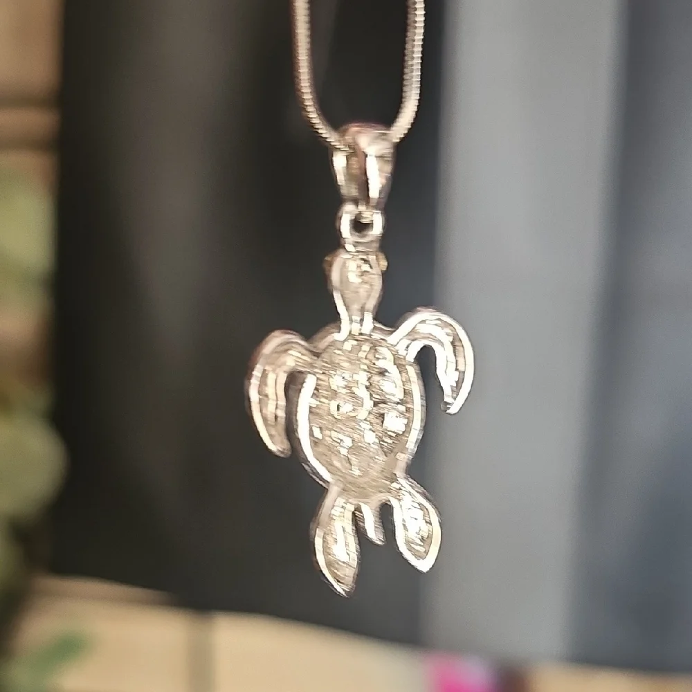 Silver Turtle Pendant Necklace